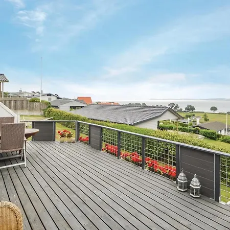 Three-bedroom Holiday In * Aabenraa