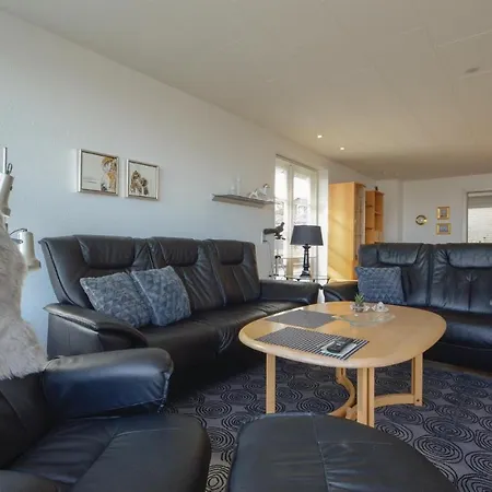 Ferienhaus Three-bedroom Holiday In