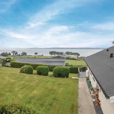 Three-bedroom Holiday In